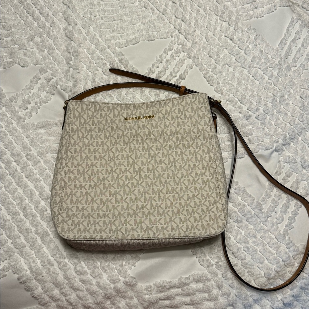 Micheal Kors - Picture 2 of 4